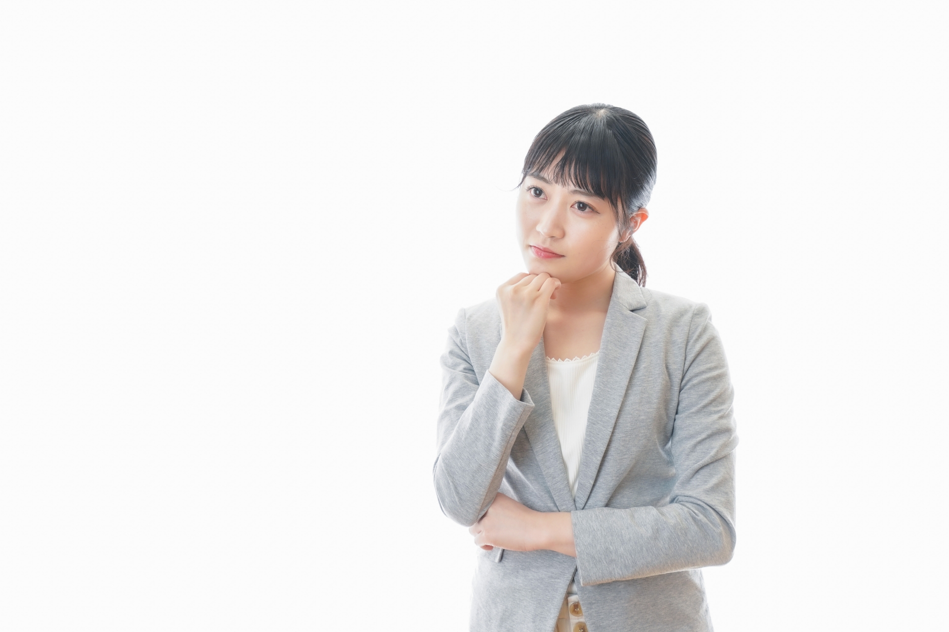悩むビジネスウーマン