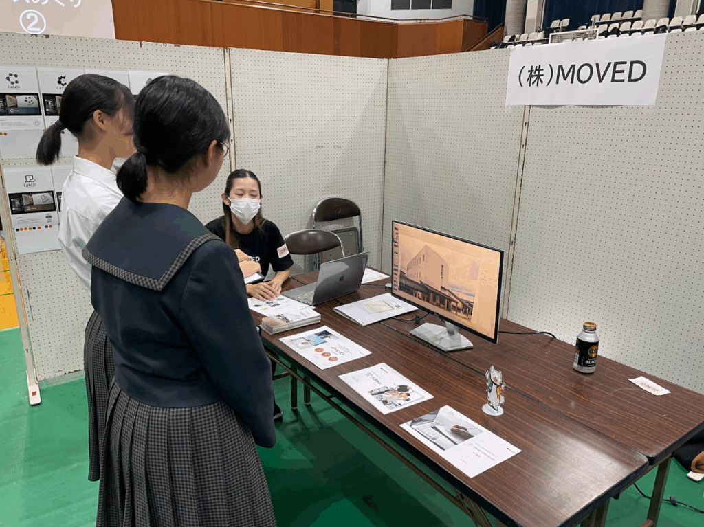 MOVEDのブース説明