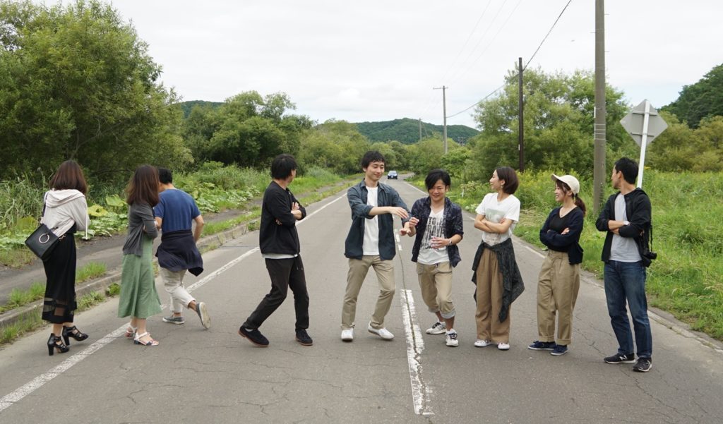 ほとんど車なんて走っていなかったのに、いざ撮ろうとするとタイミング悪くやってくるという。これが、その時のNG写真です。